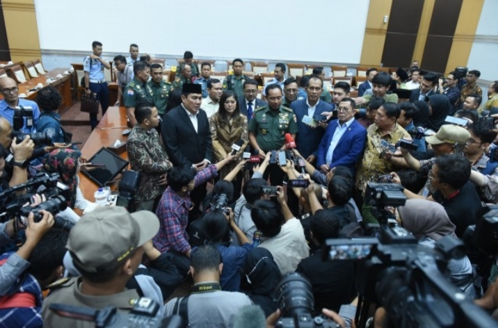 Konferensi pers calon Panglima TNI Jenderal TNI Agus Subiyanto di Ruang Rapat Komisi I DPR RI, Senayan, Jakarta, Senin, 13 November 2023. (Dok. DPR RI / Jaka/nr)