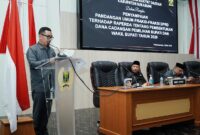 Sendi A Maulana, anggota DPRD Kab. Sukabumi dari Fraksi PDIP menyampaikan padangan umum pada rapat paripurna DPRD, Jumat (16/5/2025)