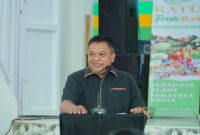Ketua DPRD Kabupaten Sukabumi, Budi Azhar Mutawali, saat memberikan sambutan pada Grand Opening Ratu Fresh Mart dan Launching SPPG, Selasa (10/6/2025).