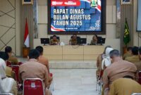 Rapat Dinas, Bupati tegaskan pentingnya sinergitas untuk menjawab tantangan pembangunan, Senin (25/8/2025). | Foto : Dok. Dokpim
