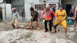 Antusias warga Kampung Badakputih, RT 005 RW 009, mengikuti perlombaan 17 Agustusan.