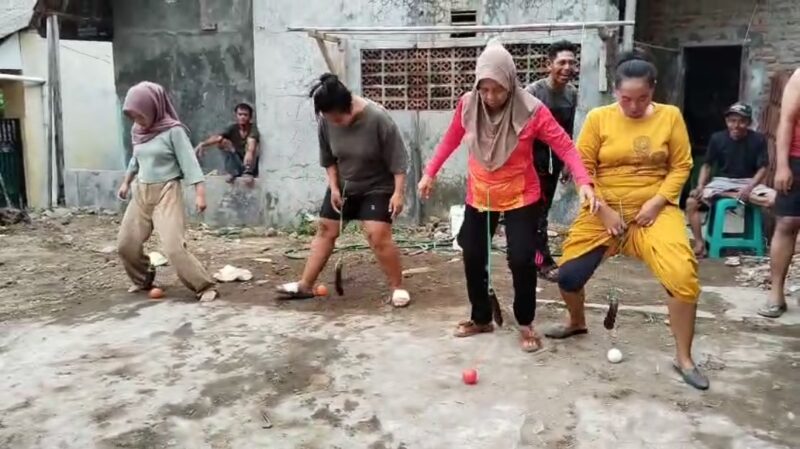 Antusias warga Kampung Badakputih, RT 005 RW 009, mengikuti perlombaan 17 Agustusan.
