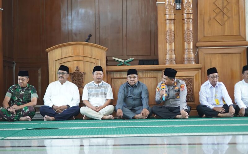 Ketua DPRD Kabupaten Sukabumi, Budi Azhar Mutawali, hadiri acara Istighosah Kubro di Masjid Agung Palabuhanratu, Kamis (4/9/2025). | Foto : Dok. Humas DPRD
