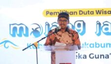 Bupati Sukabumi, Asep Japar, saat memberikan sambutan di grand final Mojang Jajaka 2025 di Auditorium Universitas Nusa Putra, Jumat (3/10/2025).