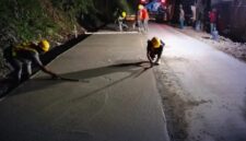 Kontruksi perkerasan beton semen ruas nagrak-Cibadak, Jumat (3/10/2025).