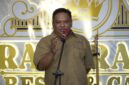 Ketua DPRD Kabupaten Sukabumi, Budi Azhar Mutawali, saat memberikan sambutan di malam keakraban harmoni budaya HJKS ke-155 di Ratu Raos & Cafe Palabuhanratu, Sabtu (4/10/2025) malam. |Foto : Dok. DPRD