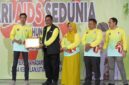 Ketua DPRD Kabupaten Sukabumi, Budi Azhar Mutawali (dari kanan kedua), saat menghadiri peringatan hari AIDS sedunia di Pendopo Sukabumi, Sabtu (6/12/2025)