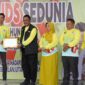 Ketua DPRD Kabupaten Sukabumi, Budi Azhar Mutawali (dari kanan kedua), saat menghadiri peringatan hari AIDS sedunia di Pendopo Sukabumi, Sabtu (6/12/2025)
