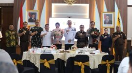 Ketua DPRD Kabupaten Sukabumi, Budi Azhar Mutawali (ujung kiri)