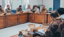 Rapat kerja DPRD Kabupaten Sukabumi melalui Bapemperda, di Kantos Dishub, Jumat (9/1/2026).