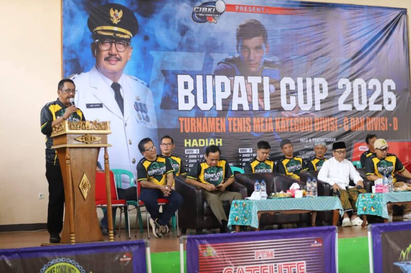 Bupati Sukabumi, Asep Japar, saat membuka turnamen tenis meja Bupati Cup 2026, Sabtu (7/2/2026).