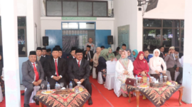 Ketua DPRD Kabupaten Sukabumi, Budi Azhar Mutawali (kiri), saat menghadiri Upacara Hari Lahir Pancasila di Lapang Kantos Dishub, Kecamatan Cikembar, Senin (1/6/2026).