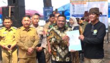 Ketua DPRD Kabupaten Sukabumi, Budi Azhar Mutawali, saat launching Parkir Wisata Someah di Kawasan Pantai Istana Presiden, Citepus, Palabuhanratu, Senin (3/8/2026).