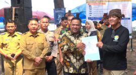 Ketua DPRD Kabupaten Sukabumi, Budi Azhar Mutawali, saat launching Parkir Wisata Someah di Kawasan Pantai Istana Presiden, Citepus, Palabuhanratu, Senin (3/8/2026).