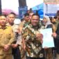 Ketua DPRD Kabupaten Sukabumi, Budi Azhar Mutawali, saat launching Parkir Wisata Someah di Kawasan Pantai Istana Presiden, Citepus, Palabuhanratu, Senin (3/8/2026).
