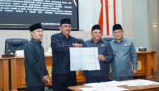 DPRD bersama Pemerintah Daerah Kabupaten Sukabumi sahkan Raperda Disabilitas menjadi Perda, Kamis (6/8/2026).
