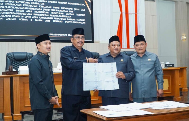 DPRD bersama Pemerintah Daerah Kabupaten Sukabumi sahkan Raperda Disabilitas menjadi Perda, Kamis (6/8/2026).