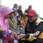 Bupati Sukabumi, Asep Japar, bertatap muka langsung dengan warga sambil memberikan baksos.