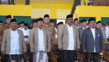 Ketua DPRD Kabupaten Sukabumi, Budi Azhar Mutawali (kiri), saat menghadiri pelantikan pengurus MUI, Selasa (1/9/2026).