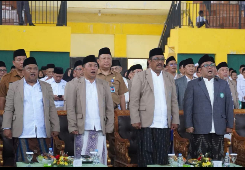 Ketua DPRD Kabupaten Sukabumi, Budi Azhar Mutawali (kiri), saat menghadiri pelantikan pengurus MUI, Selasa (1/9/2026).