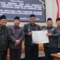 Bupati Sukabumi, Asep Japar (tengah) bersama Pimpinan DPRD Kabupaten Sukabumi poto bersama setelah penandatanganan kesepakatan RAPBD jadi APBD Perubahan 2026.