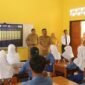 Wakil Bupati Sukabumi, Andreas (depan), bersama Kepala Dinas Pendidikan, Deden Sumpena (belakang).